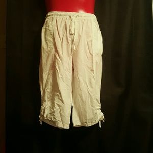 Gloria Vanderbilt's casuals, white capris, x-large